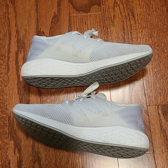 New Balance Fresh Foam Women's 9.5 - Picture 2 of 6